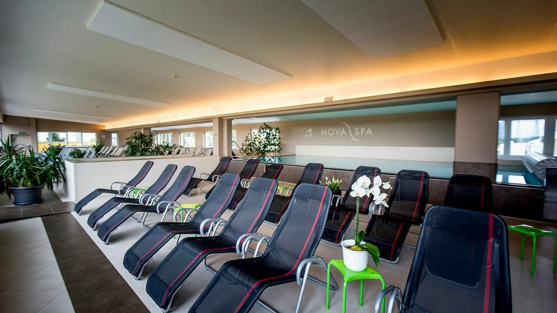 Novapark Flugzeughotel Graz 3*,  Austria