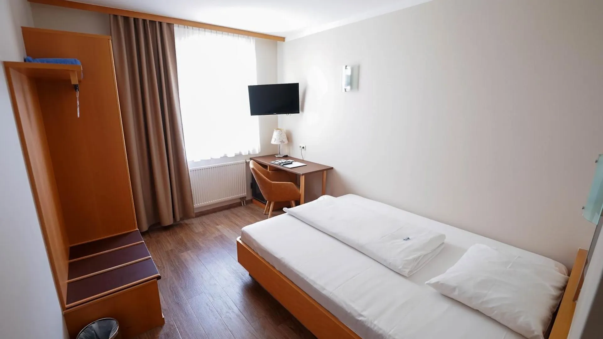 Novapark Flugzeughotel Graz 3*,
