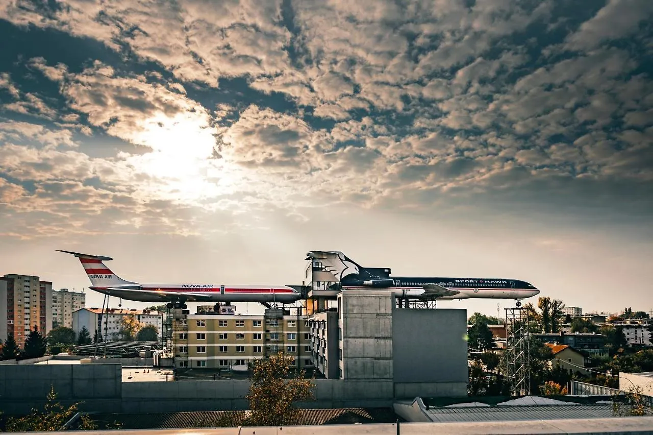 Novapark Flugzeughotel Graz 3*,
